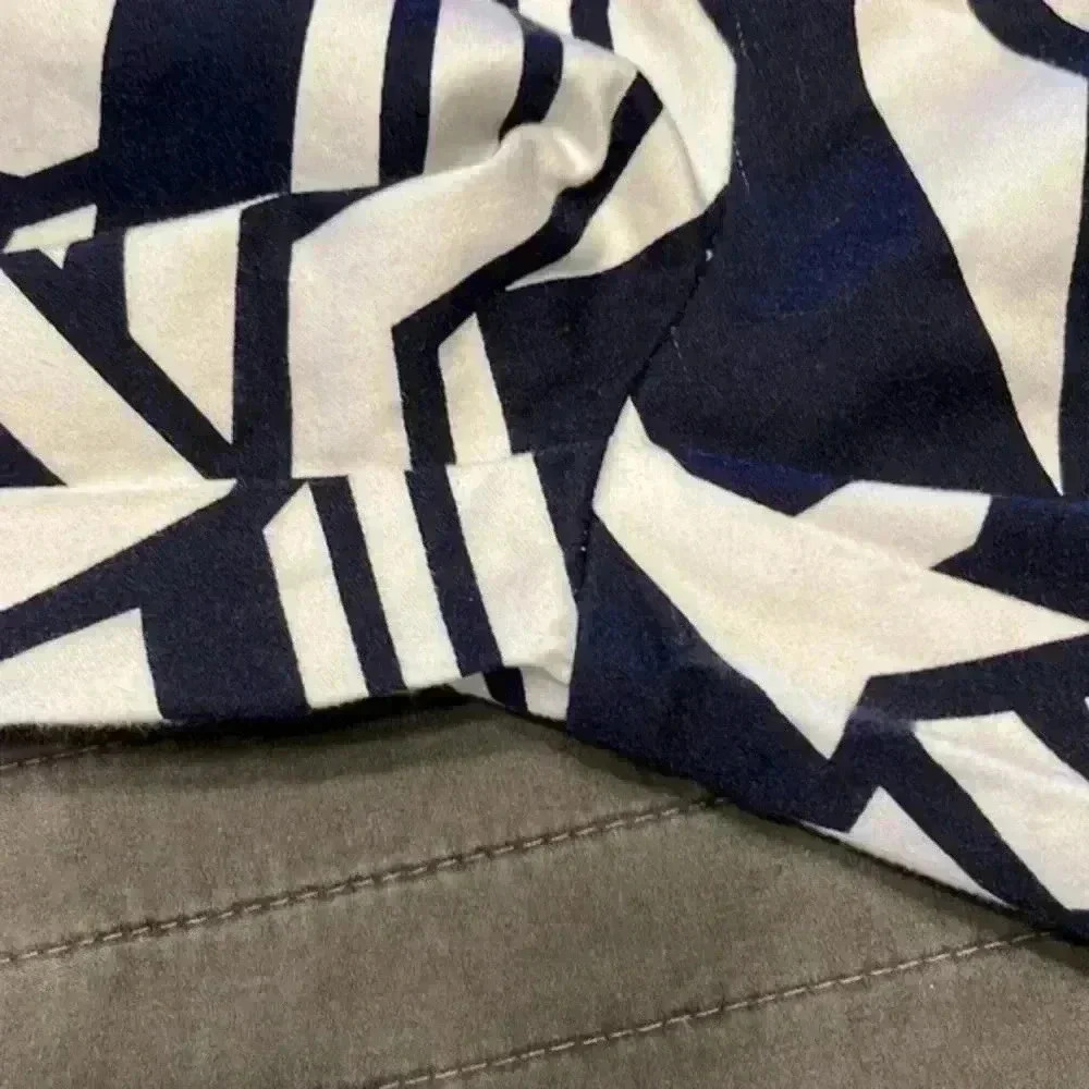 New York & Company Navy and White Abstract Print Cropped Pants Capris Size 6 - Picture 6 of 8